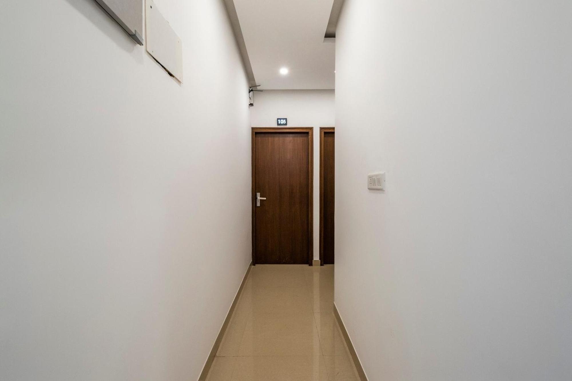 Super Townhouse Hebbal Hotel Bangalore Buitenkant foto
