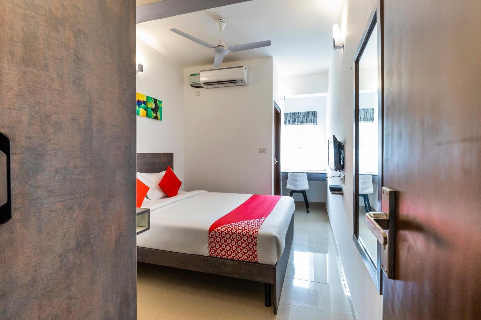 Super Townhouse Hebbal Hotel Bangalore Buitenkant foto