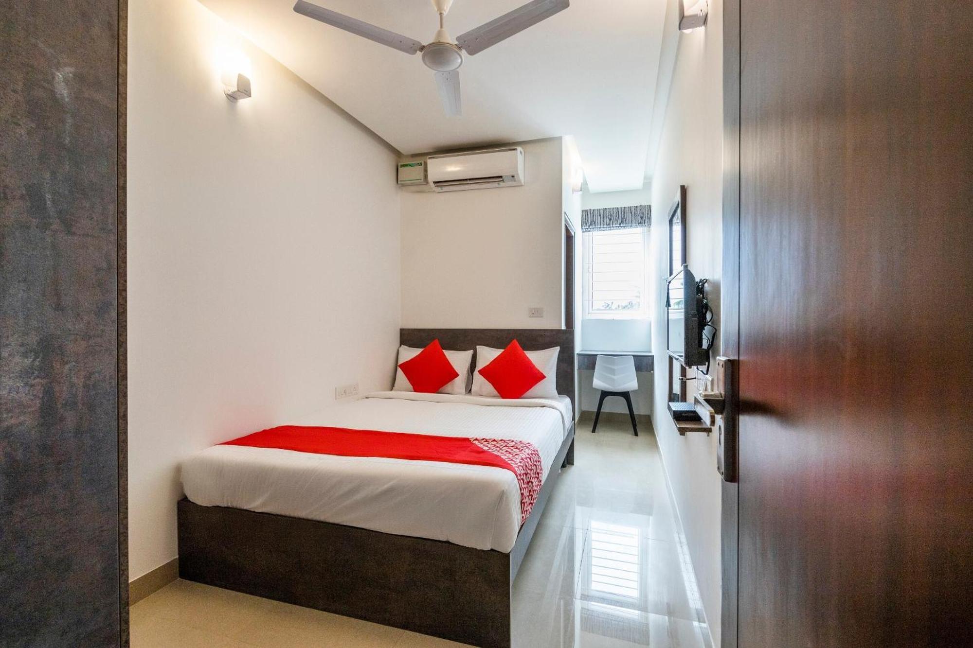 Super Townhouse Hebbal Hotel Bangalore Buitenkant foto